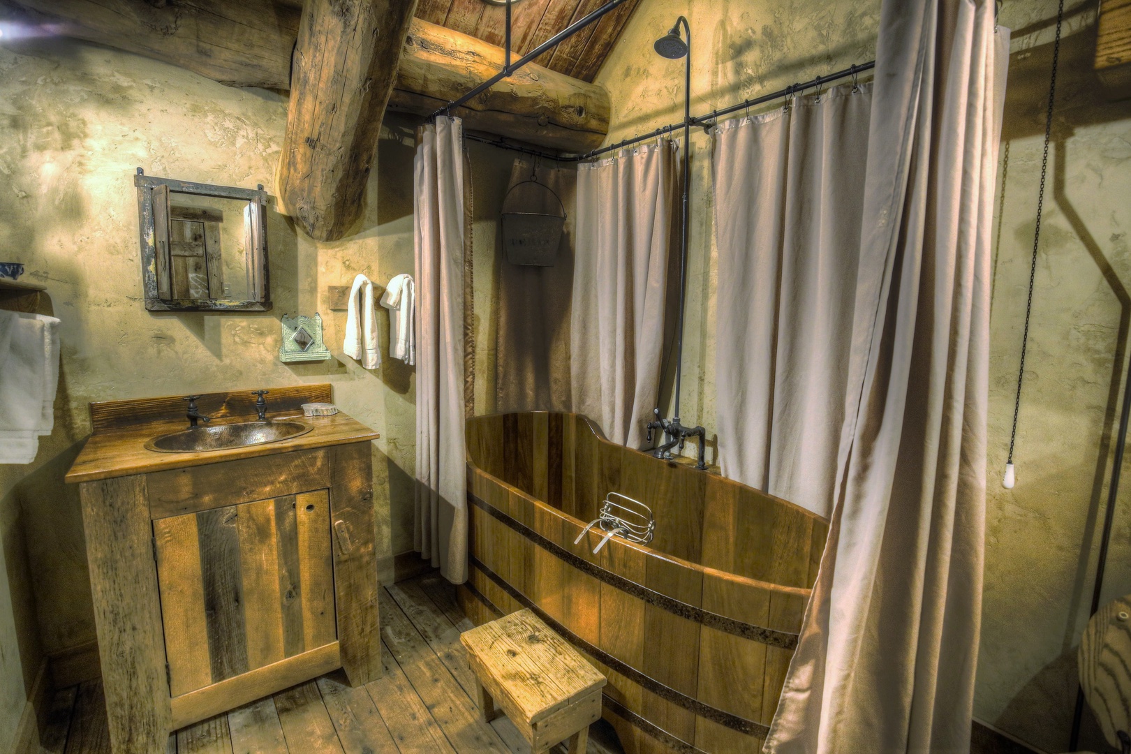 Coachman's Quarters Bath with Soaking Tub