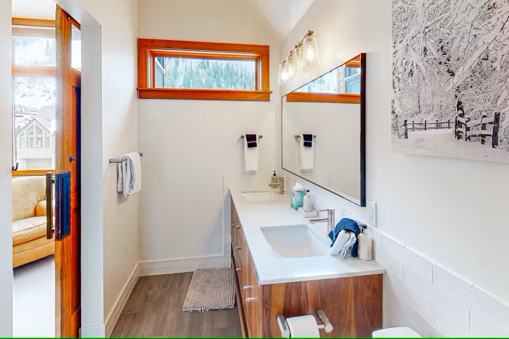 Bathroom 1 - en suite to Bedroom 1