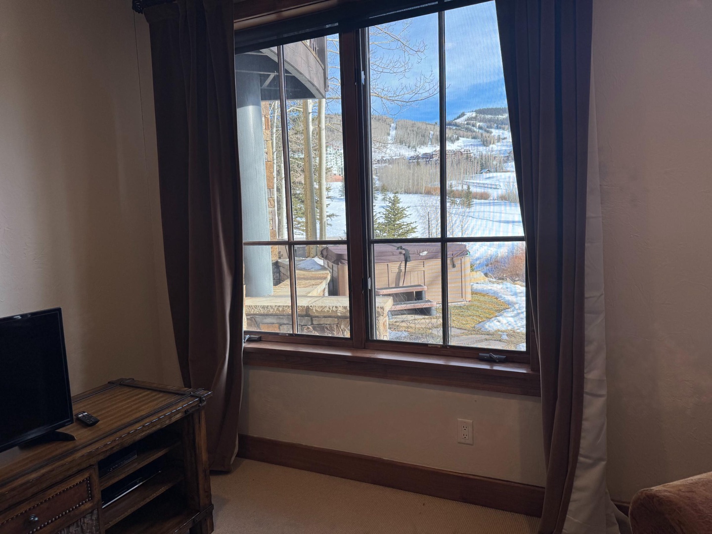 Bedroom 4 - King Bed - lower level