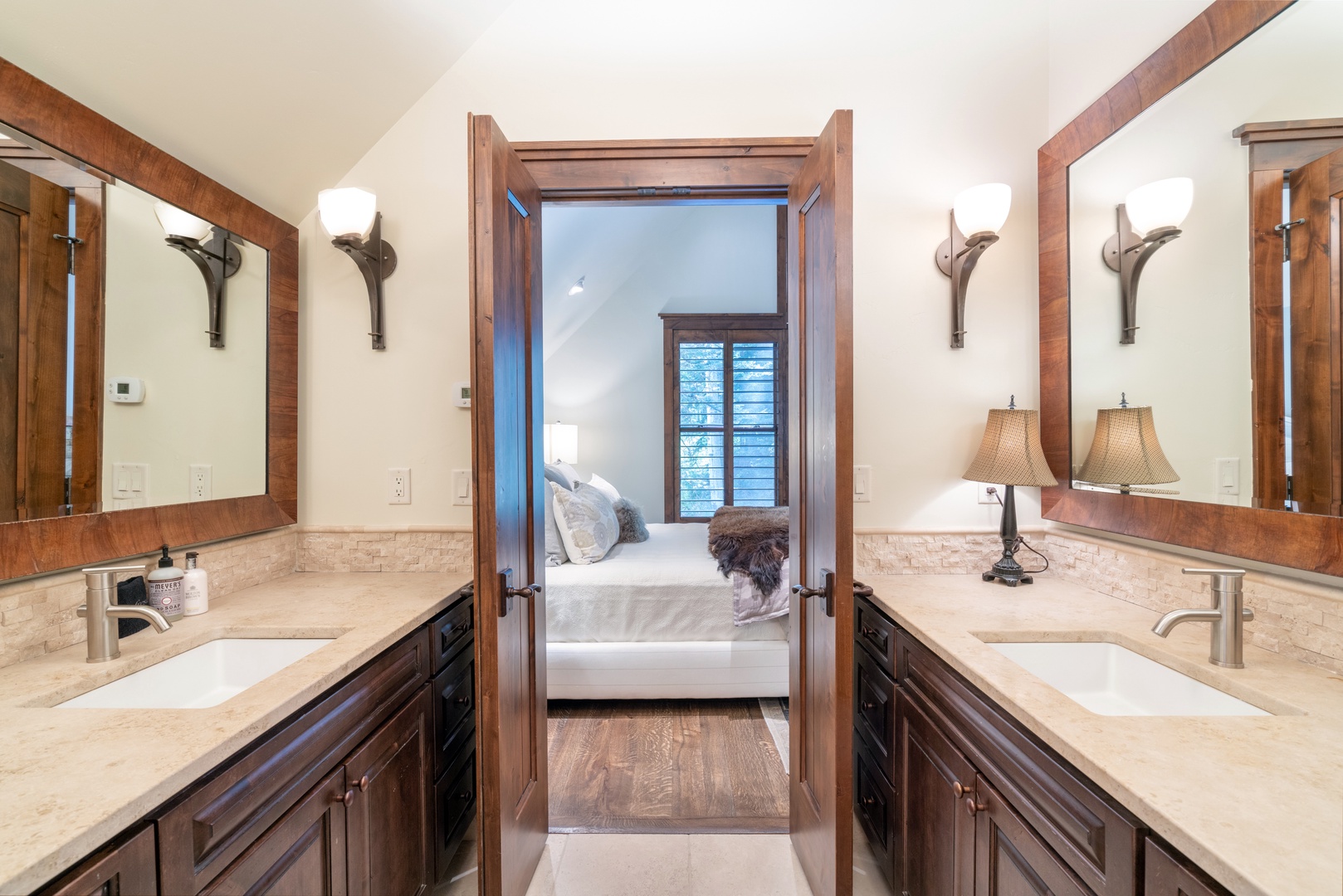 Primary Bedroom - Bathroom 1 - dual mirrored vanities