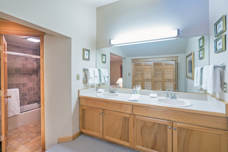 Bathroom 1 - Primary