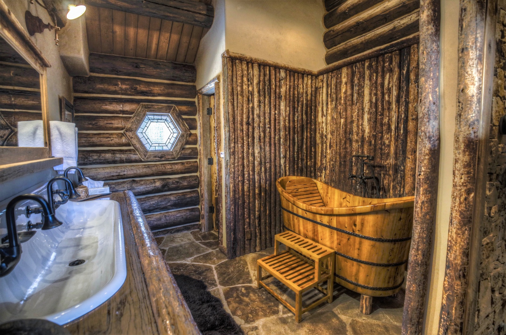 Main Lodge Teepee Suite Bathroom