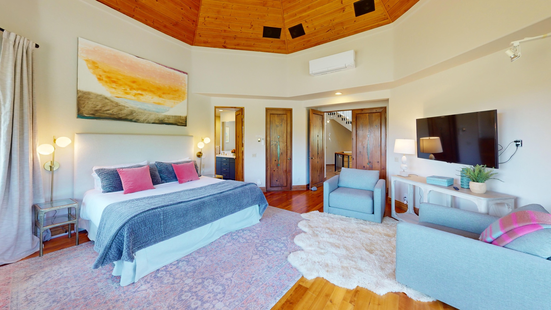 Primary Bedroom - King Bed (Main Level) AC