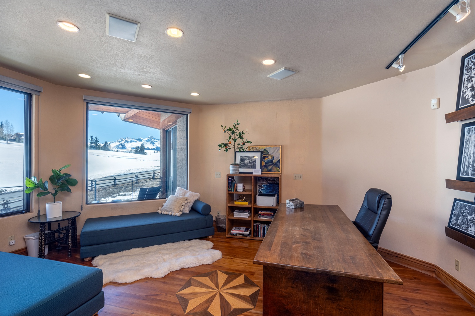 Office with daybeds (extra sleeping for small children)