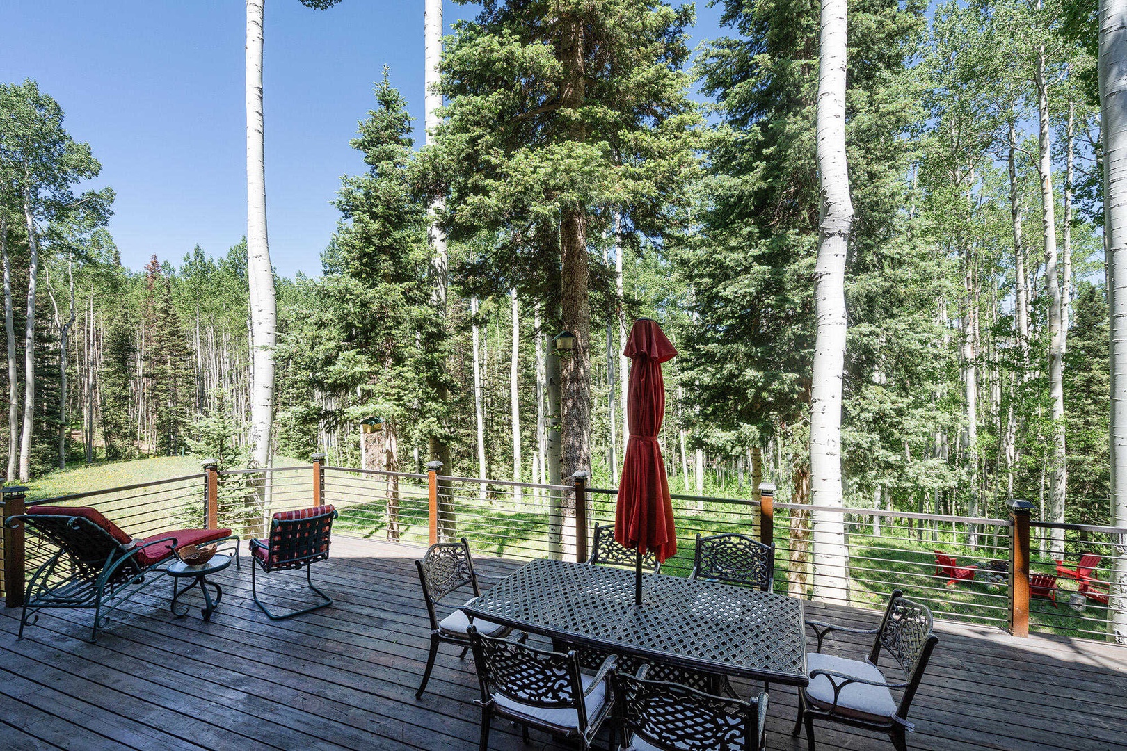 Deck - Large seating area for dining