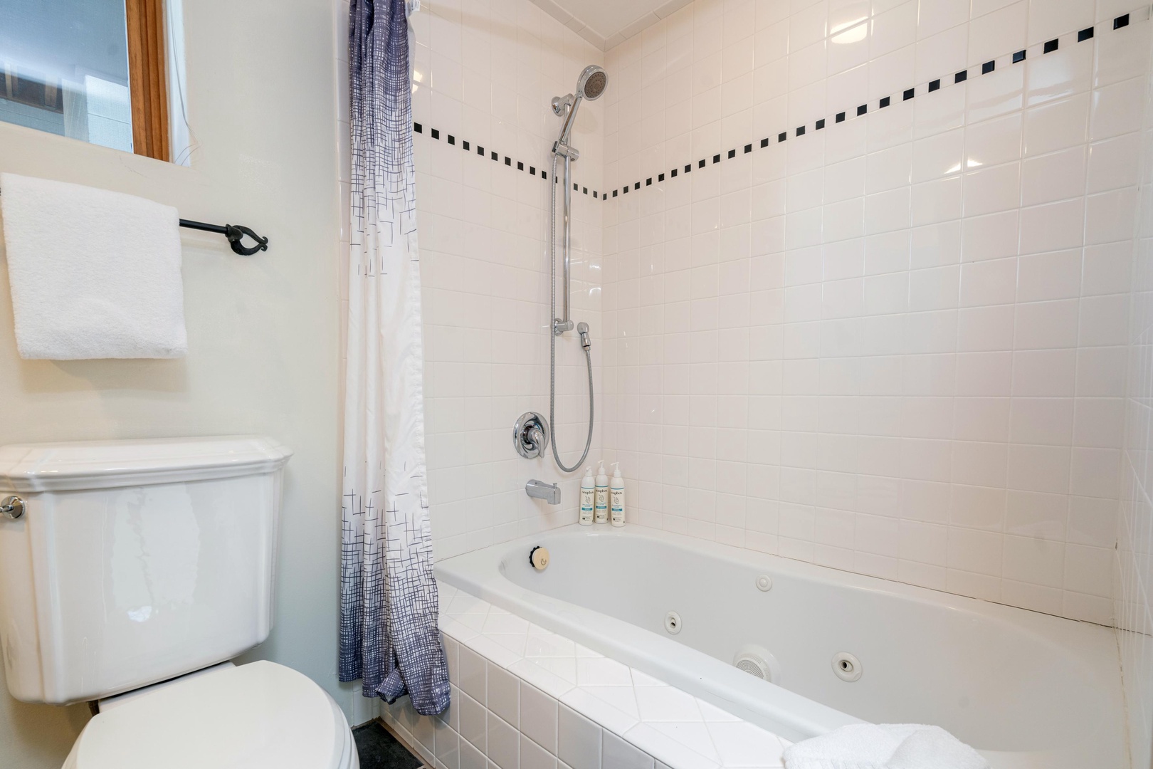 Bathroom 1 - Primary