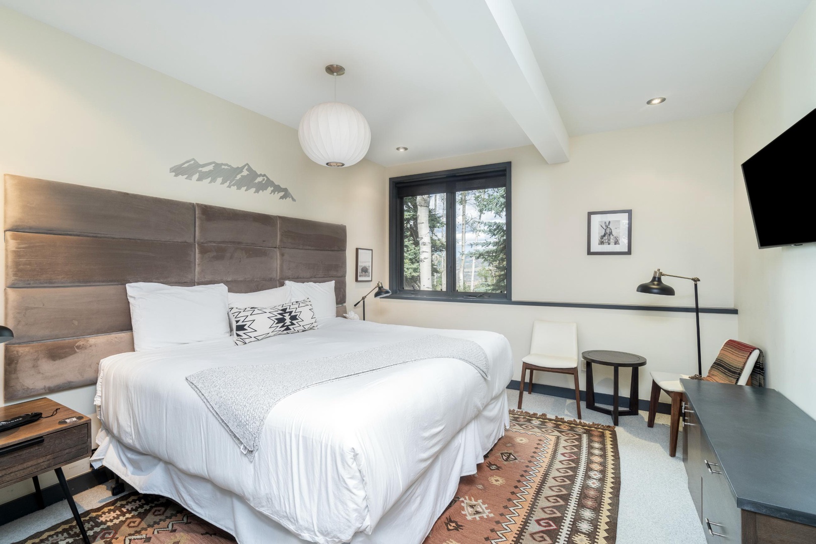 Bedroom 4 - King Bed - lower level ensuite
