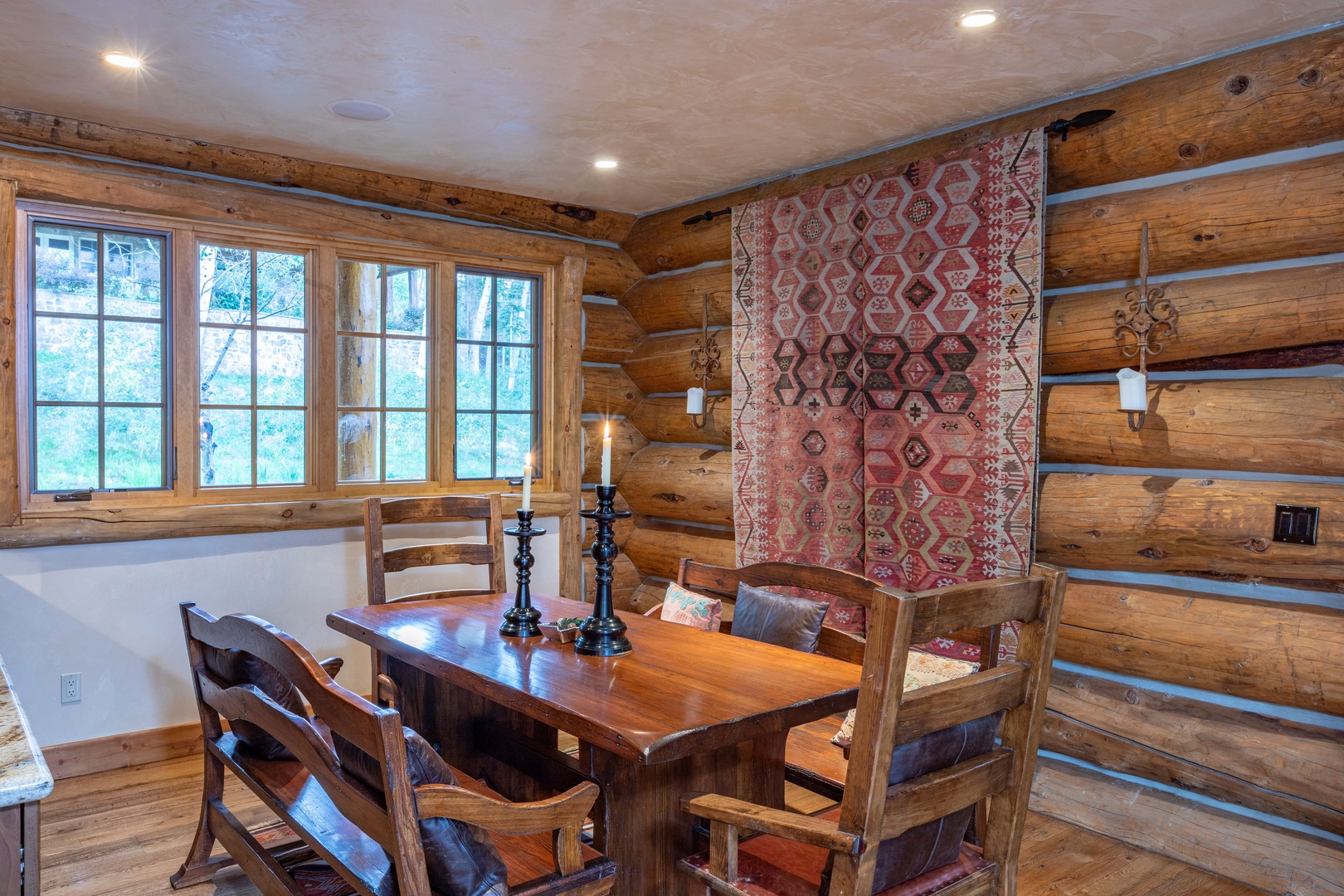 Breakfast nook directly off of kitchen