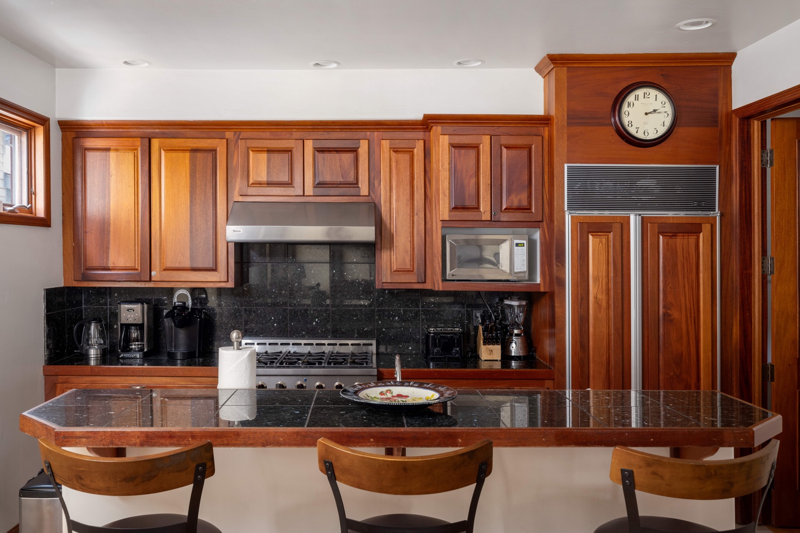 Kitchen, dining and living room all on one level