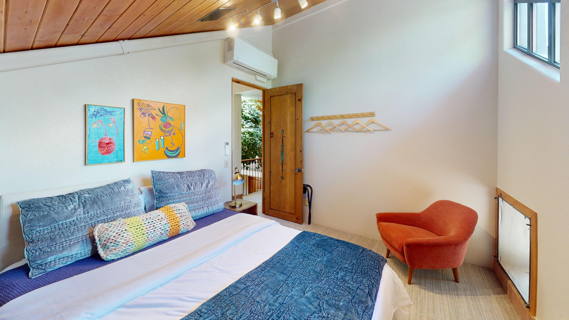 Guest Bedroom 2 - Queen (Upper level) AC