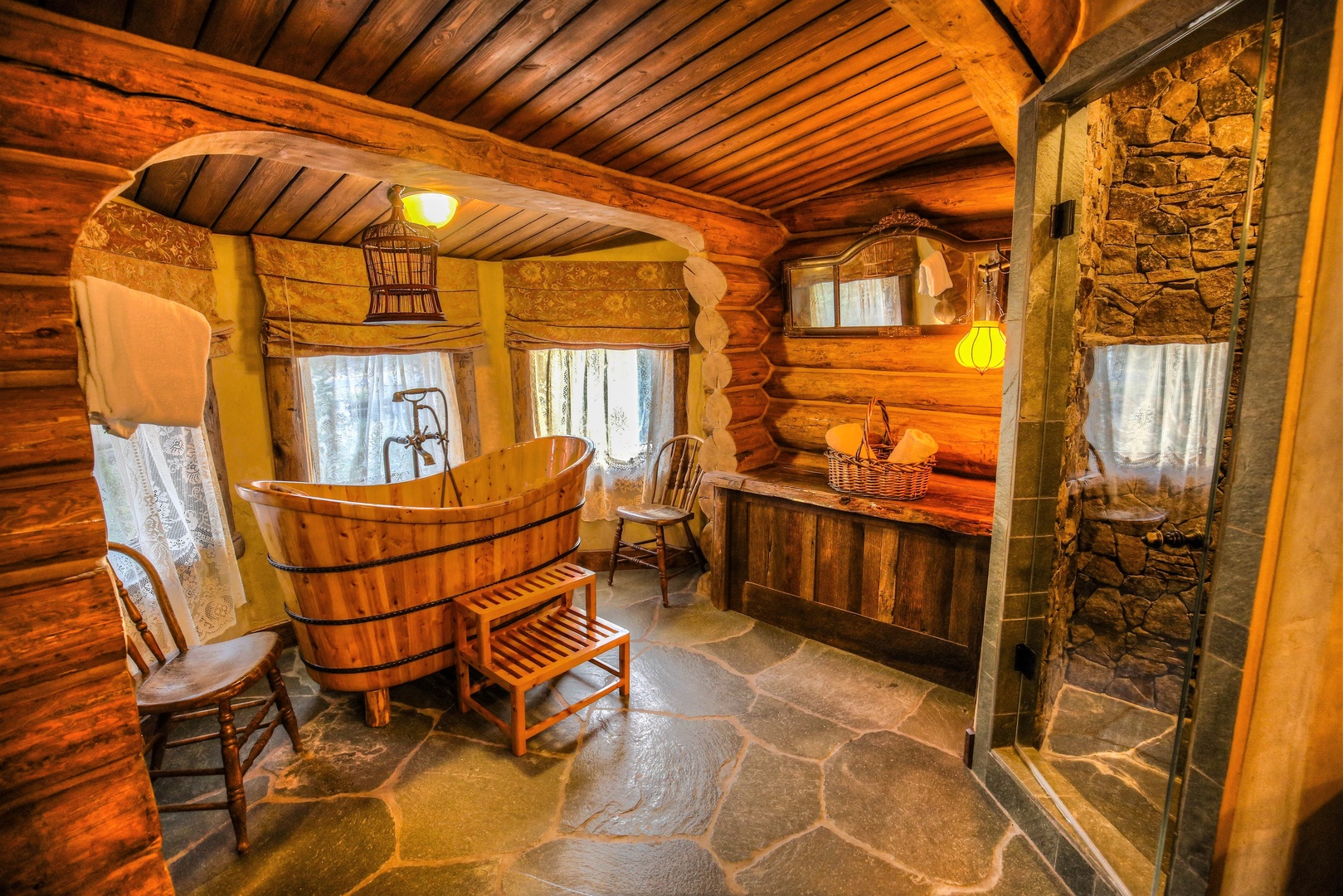 Main Lodge - Logan's Suite Bathroom