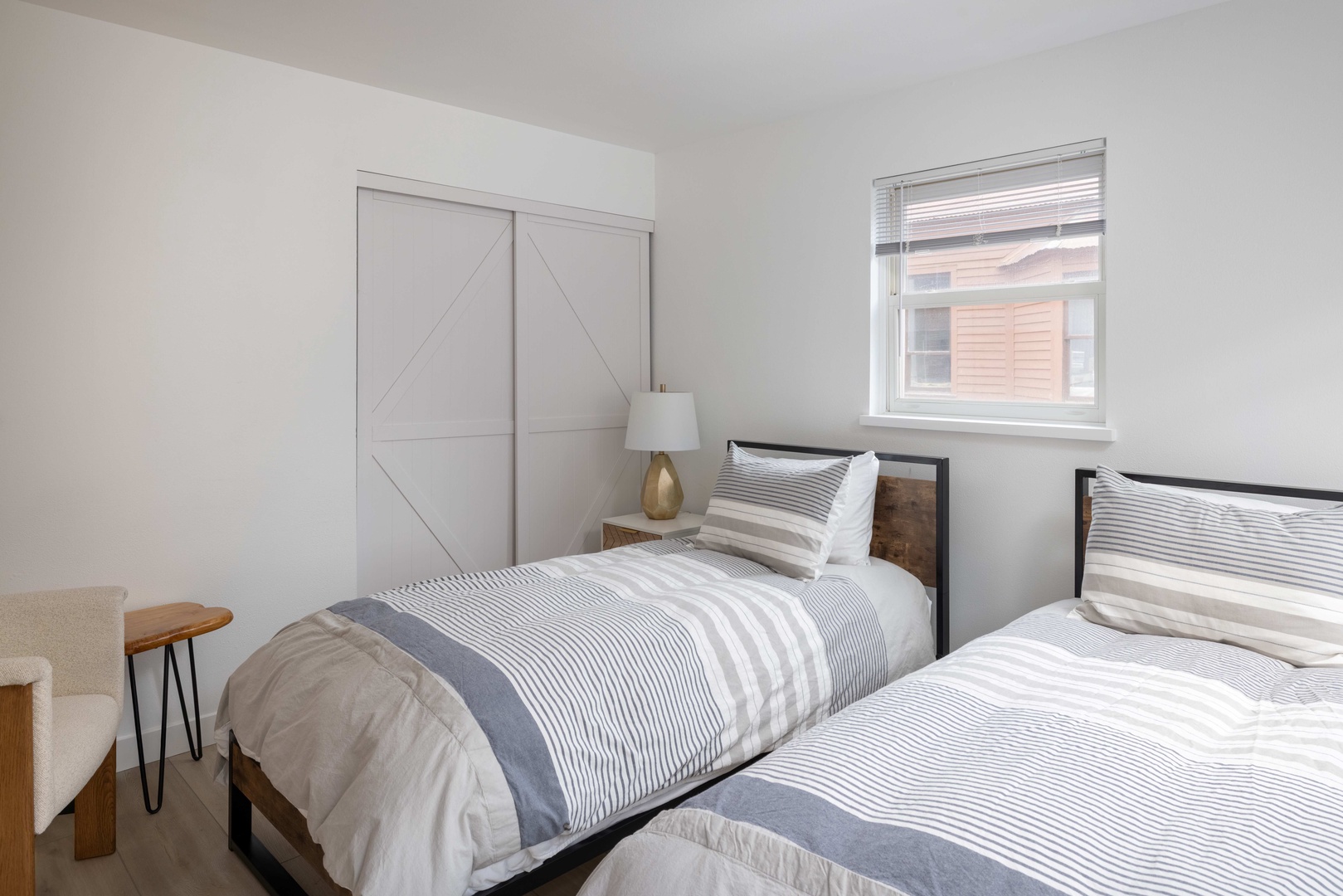Bedroom 2 - 2 twins that can be converted to king