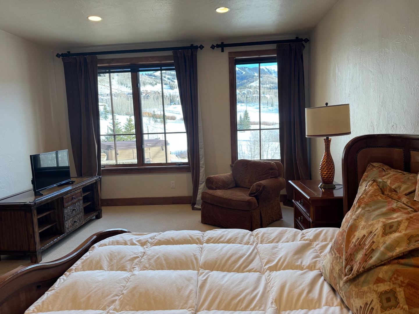 Bedroom 4 - King Bed - lower level