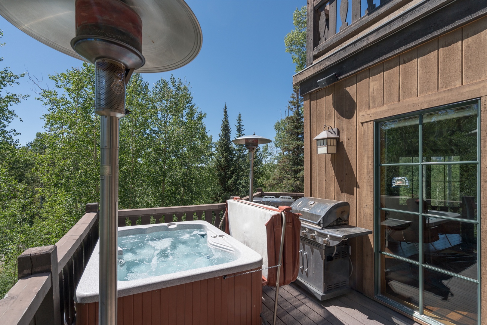 Private hot tub and BBQ