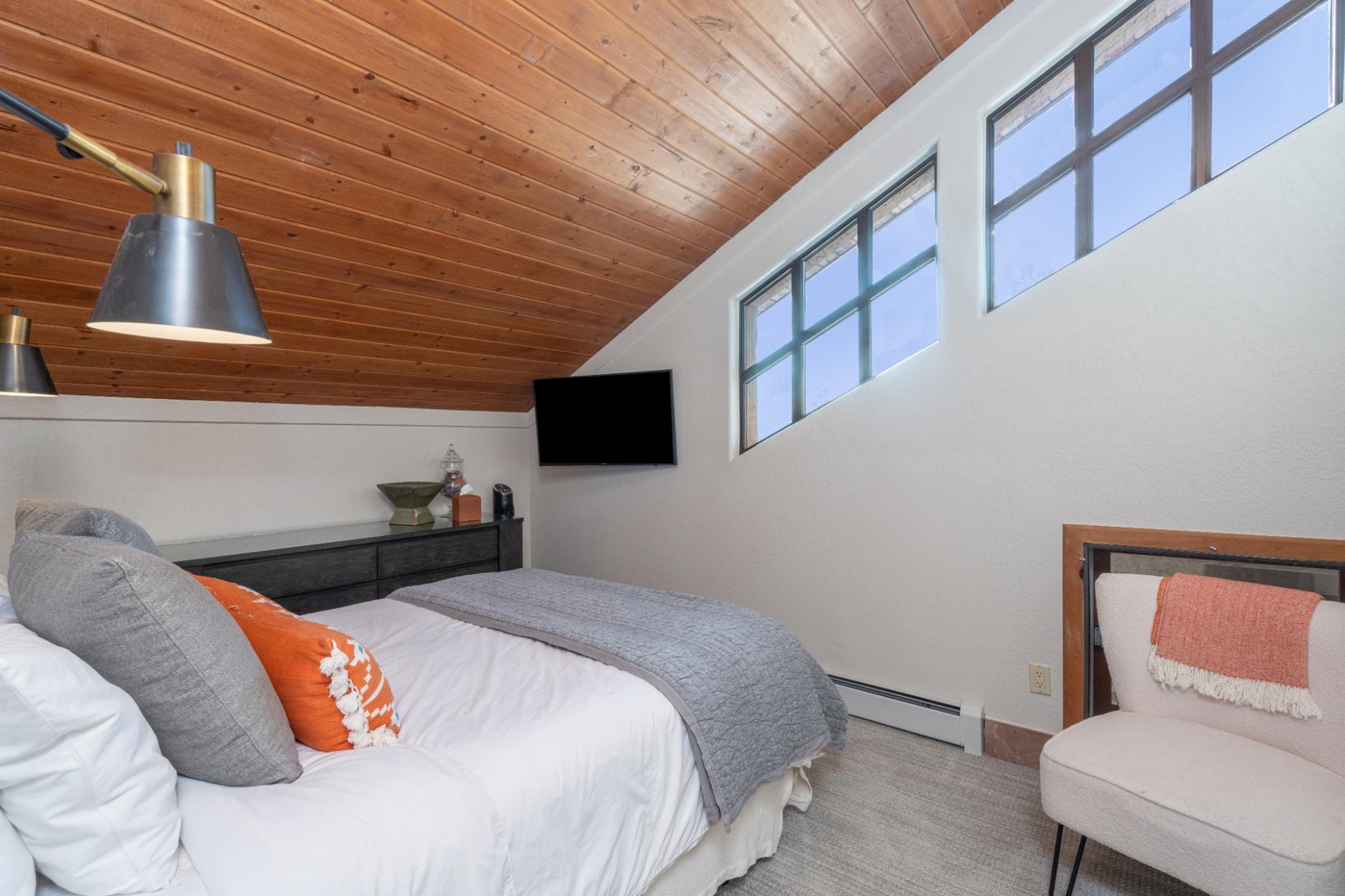 Guest Bedroom 3 - Queen (Upper Level) AC