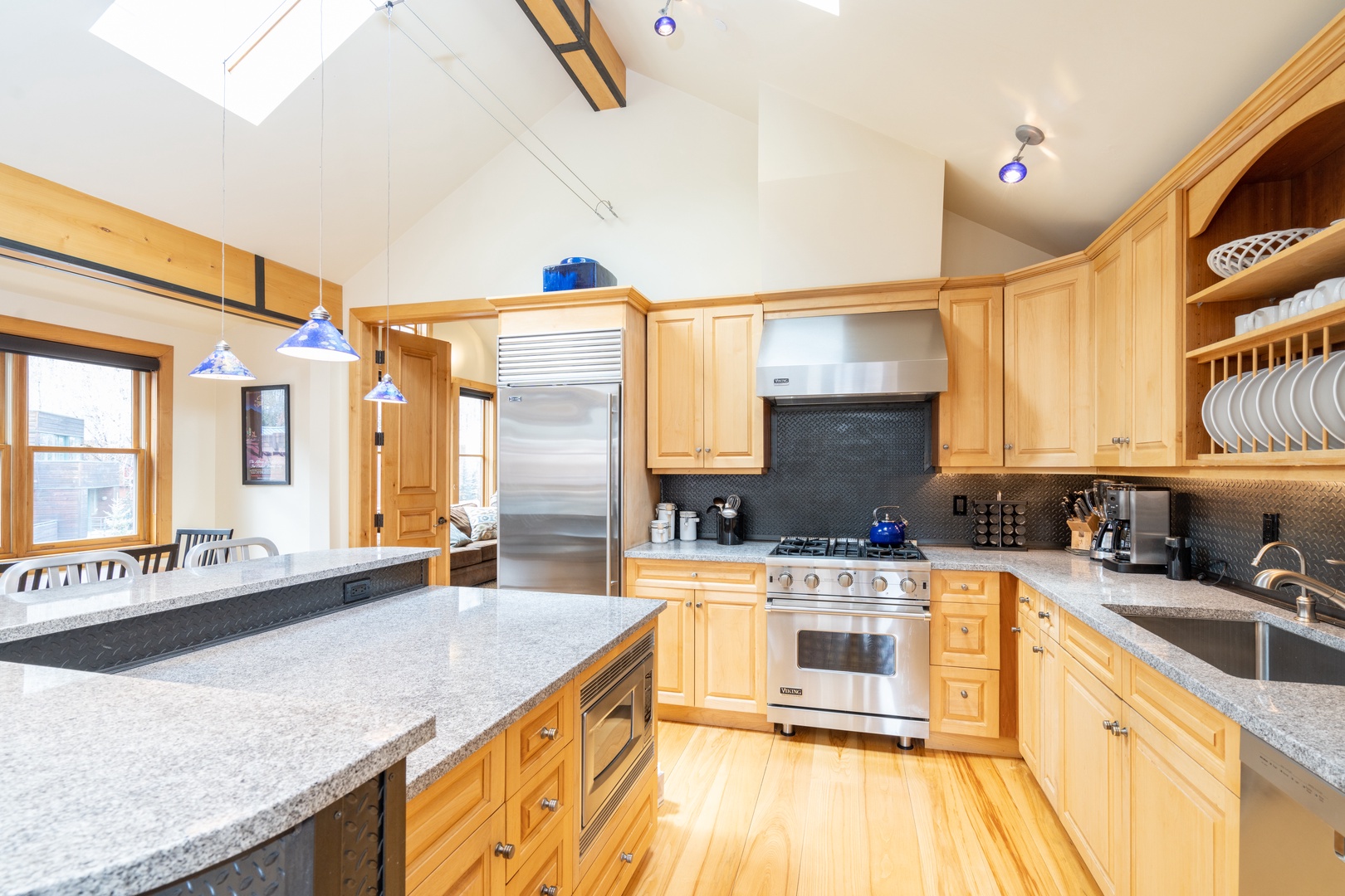 Great eat-in kitchen with large island