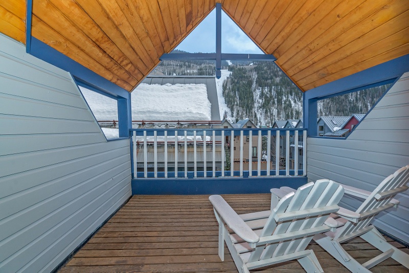Upstairs balcony with BBQ and ski area views