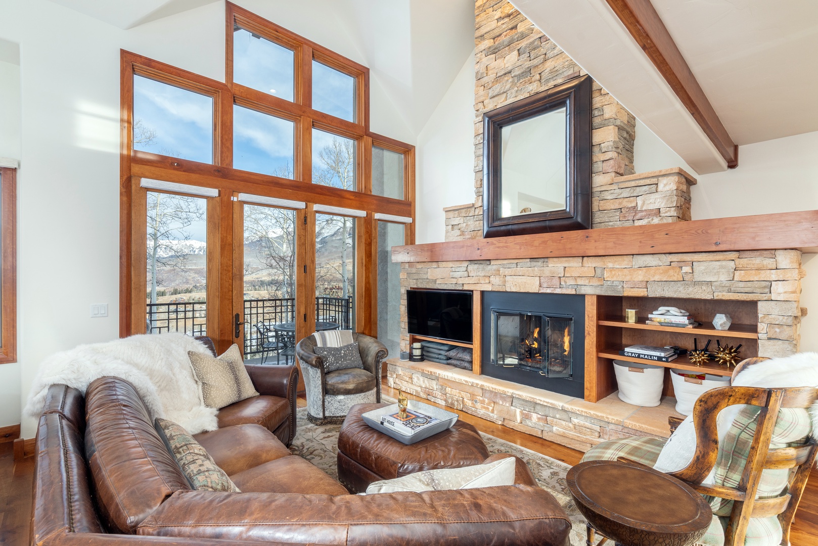 Stylish and cozy with views for days by Curate Telluride