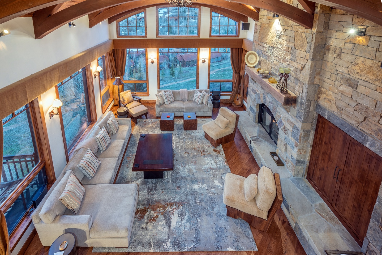 Vaulted ceilings and 270 degree views