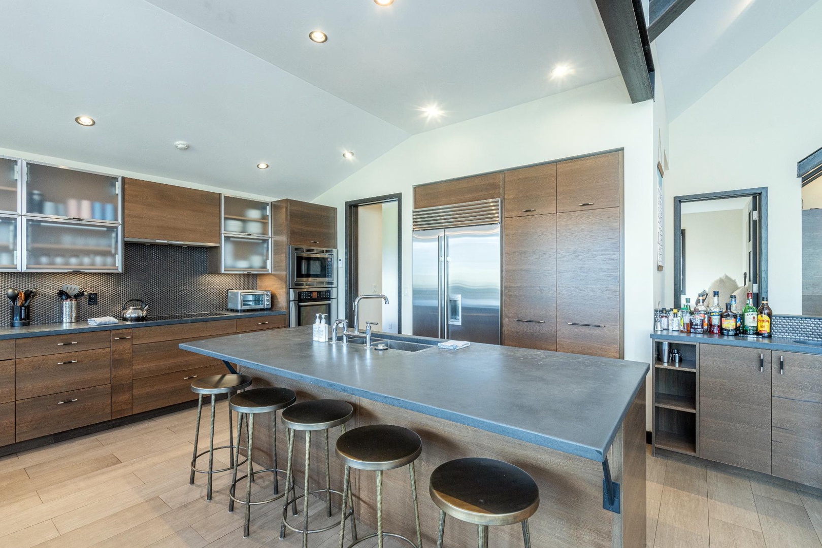Kitchen - Spacious and well-equipped to prepare meals for 16 guests