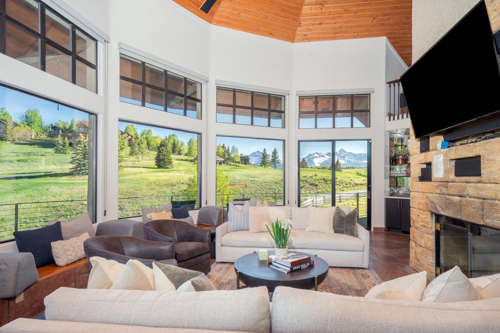 Living Room - Comfortable seating for 16