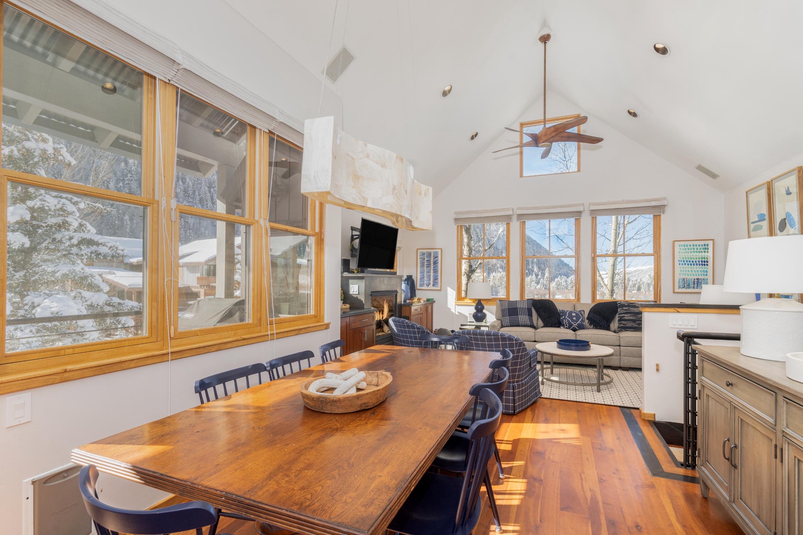 Dining Room - Dining table with seating for 8