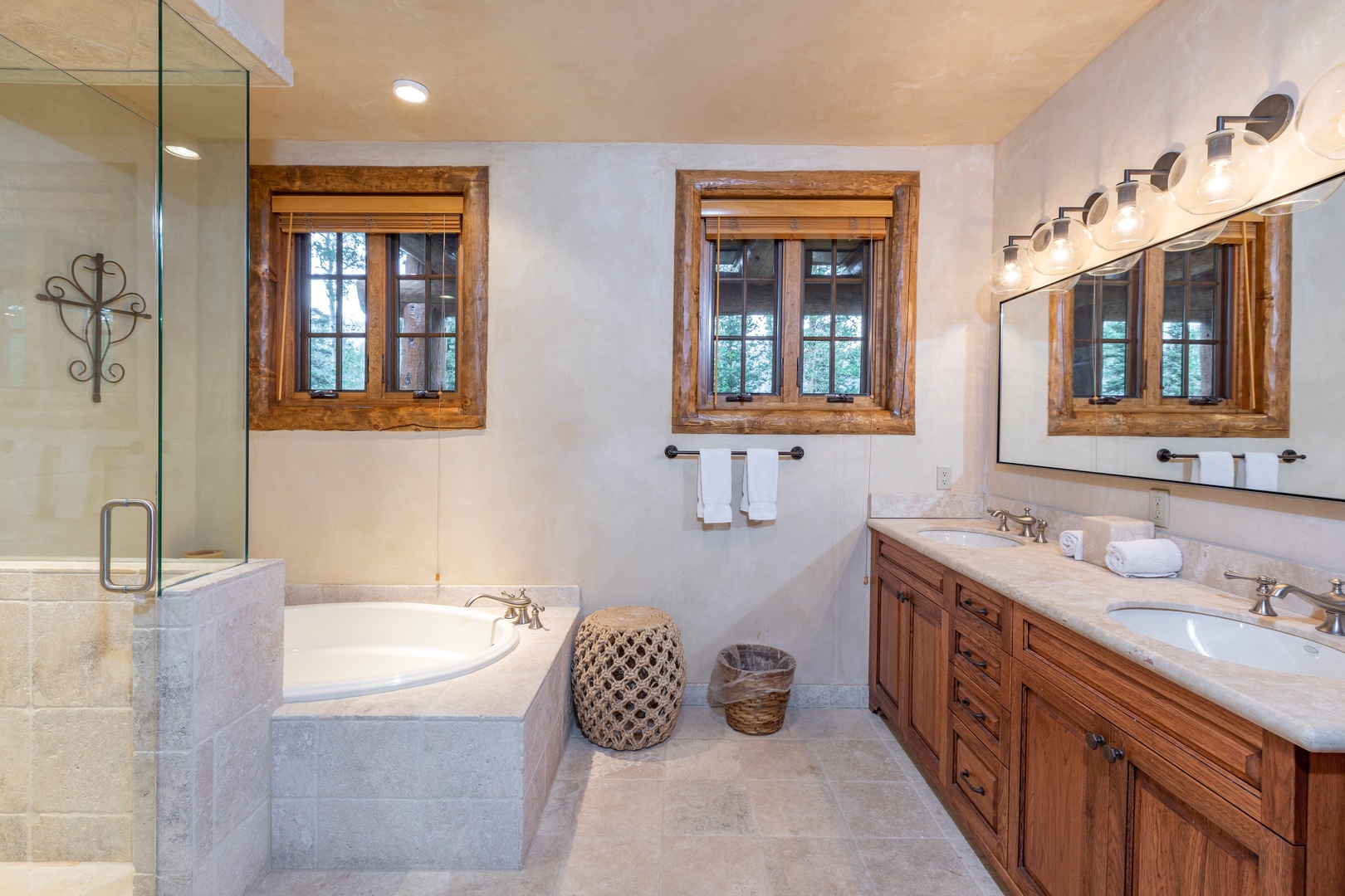 Bathroom 4 - En suite to Bedroom 4
