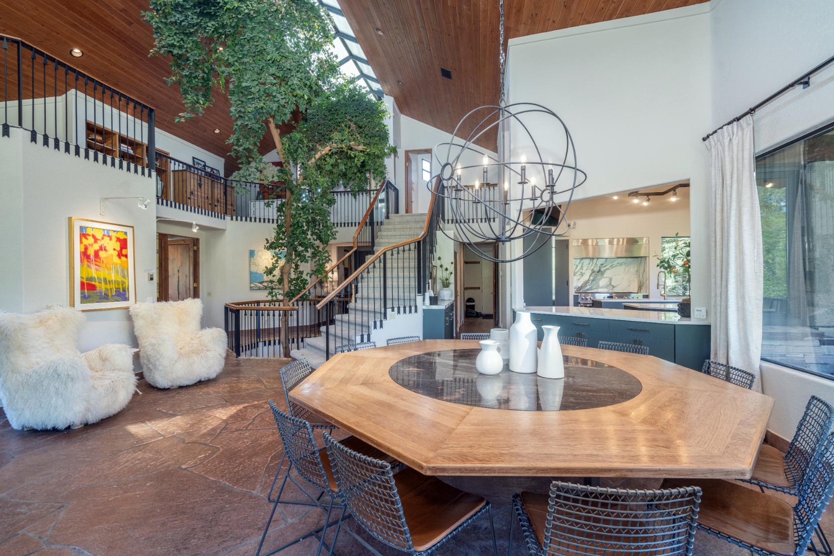 Dining Room - Dining table seating for 12