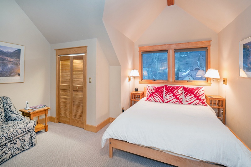 Bedroom 2 - Queen Bed ensuite