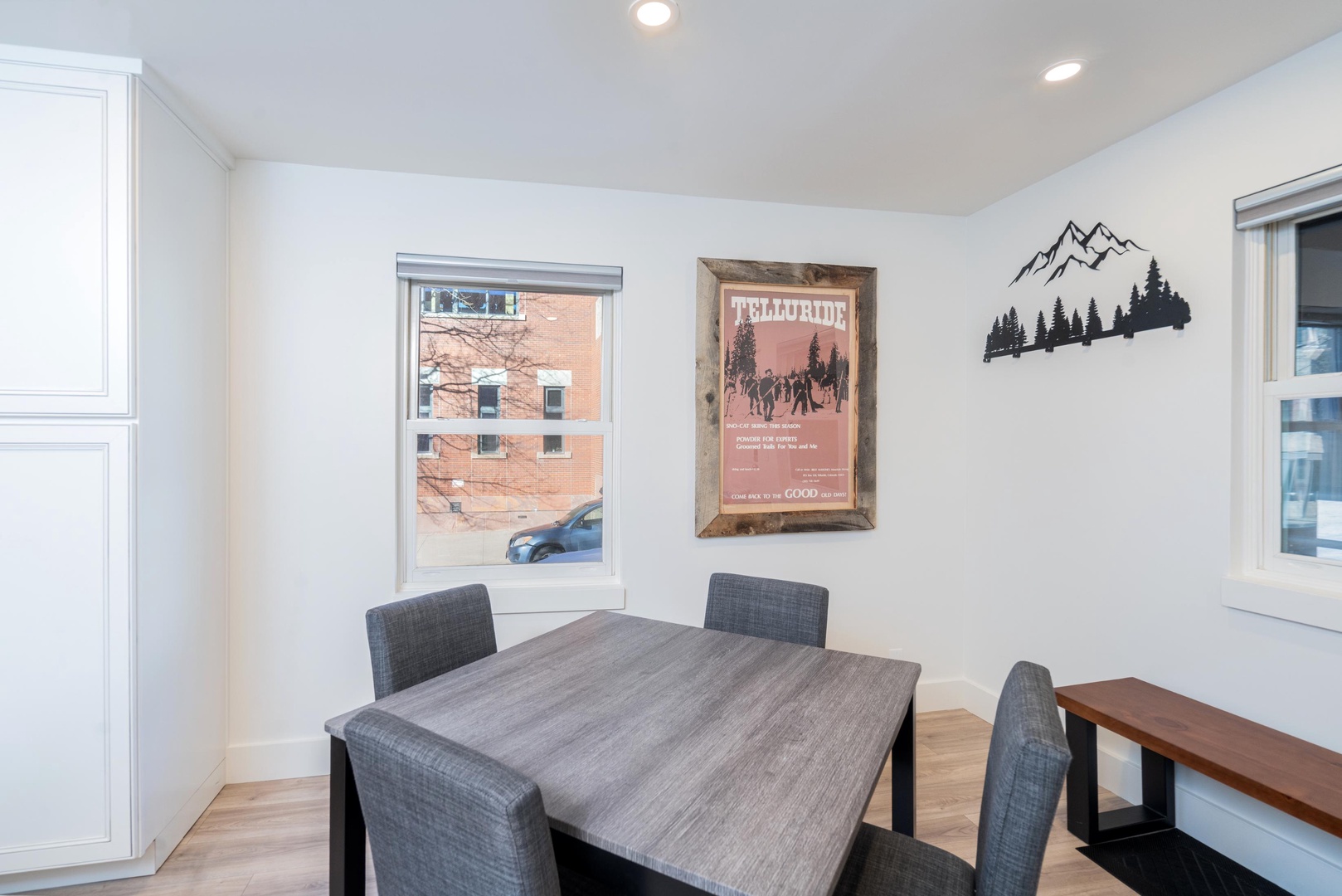 Dining Room - Breakfast nook with seating for 4