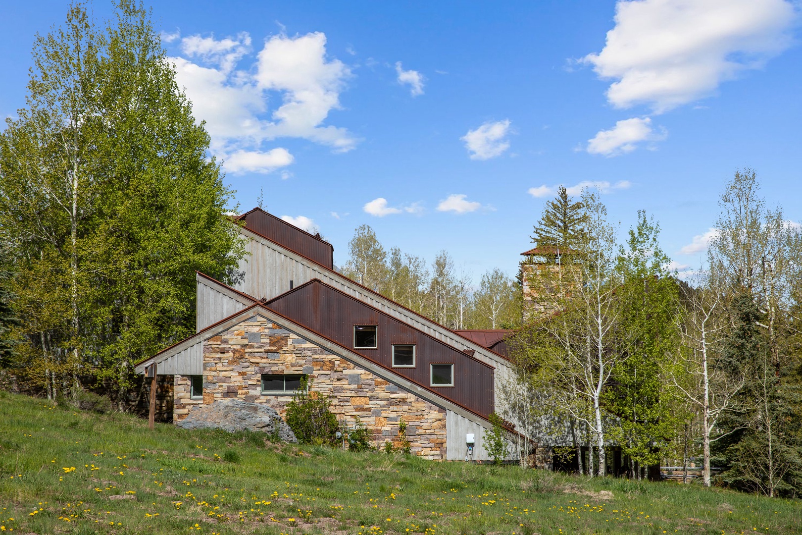 Adams Way - Gray Mill House inspired by the local mining traditions