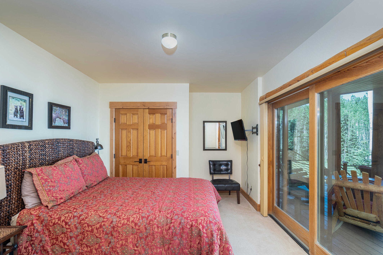 Bedroom 4 - Guest Bedroom - Lower Level - Queen sized bed