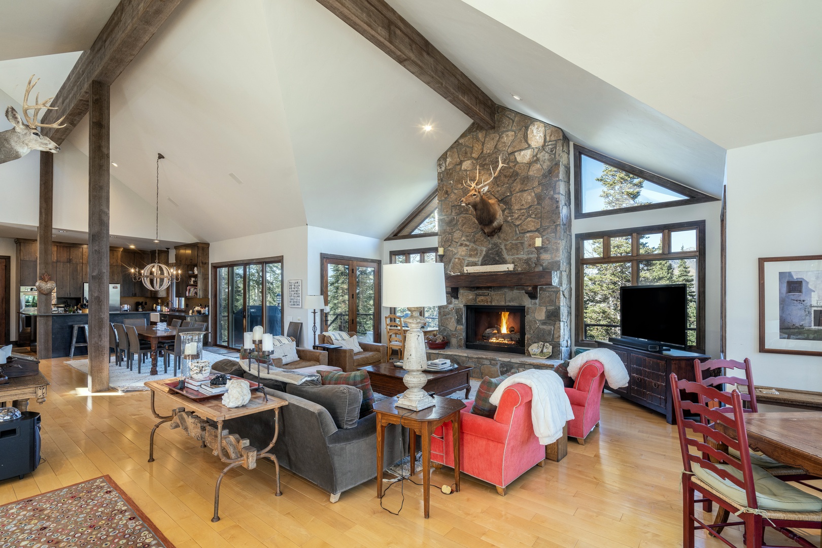 Living Room with fireplace