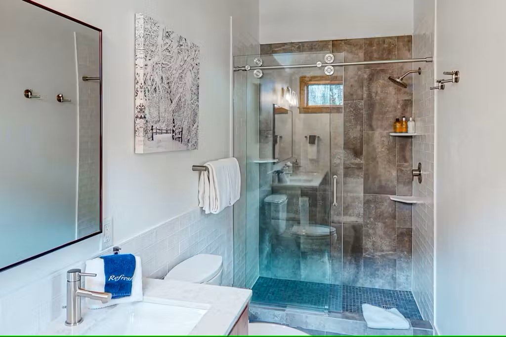 Bathroom 1 - en suite to Bedroom 1