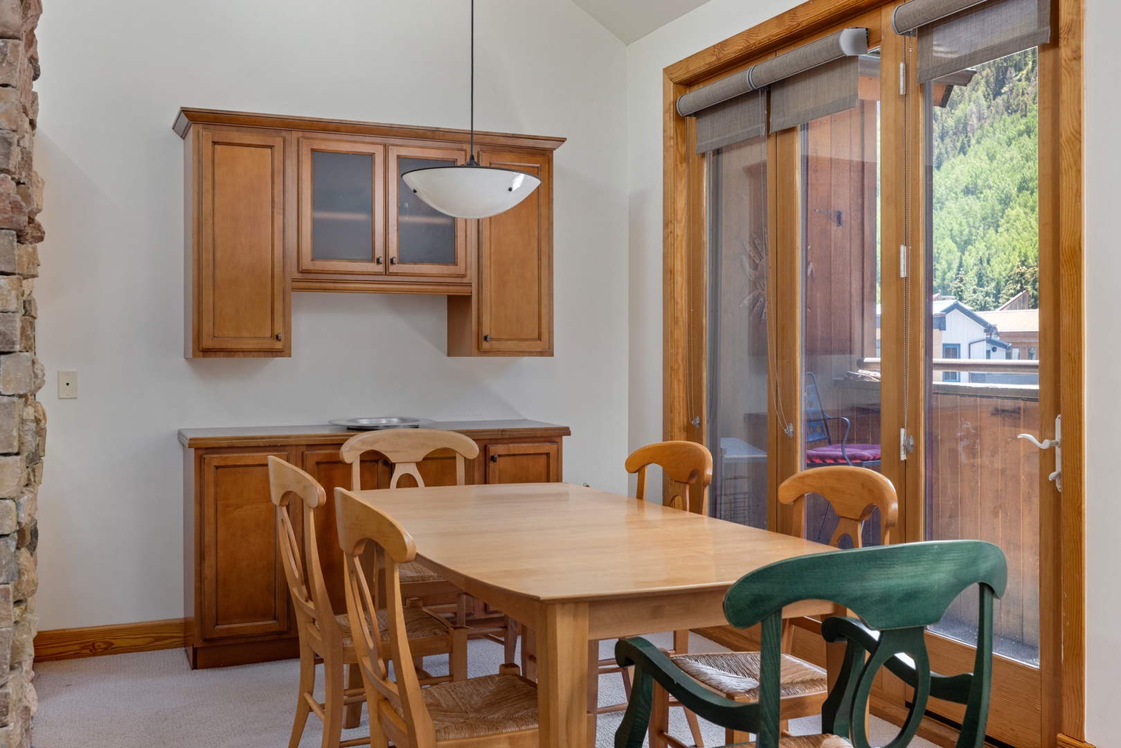 Dining area with seating for 6