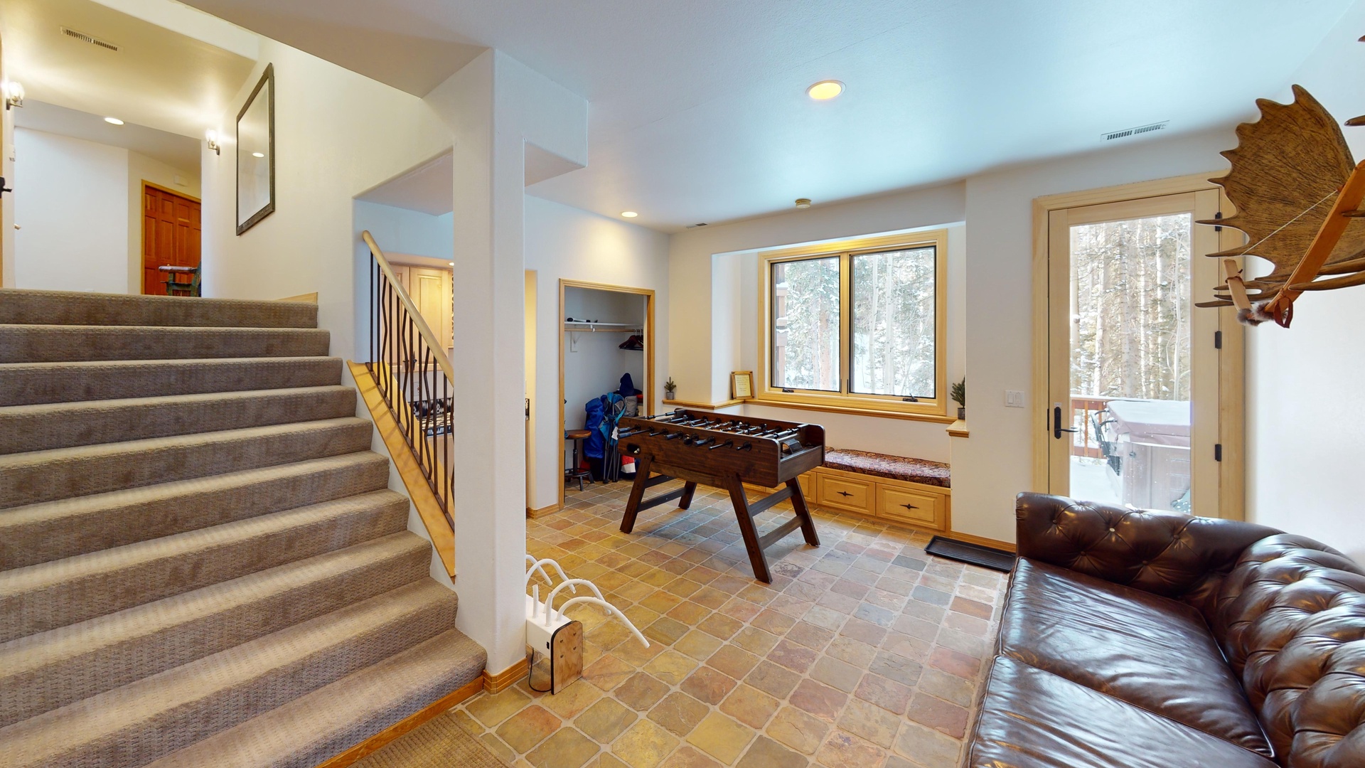 244-Benchmark-Living-Room 4