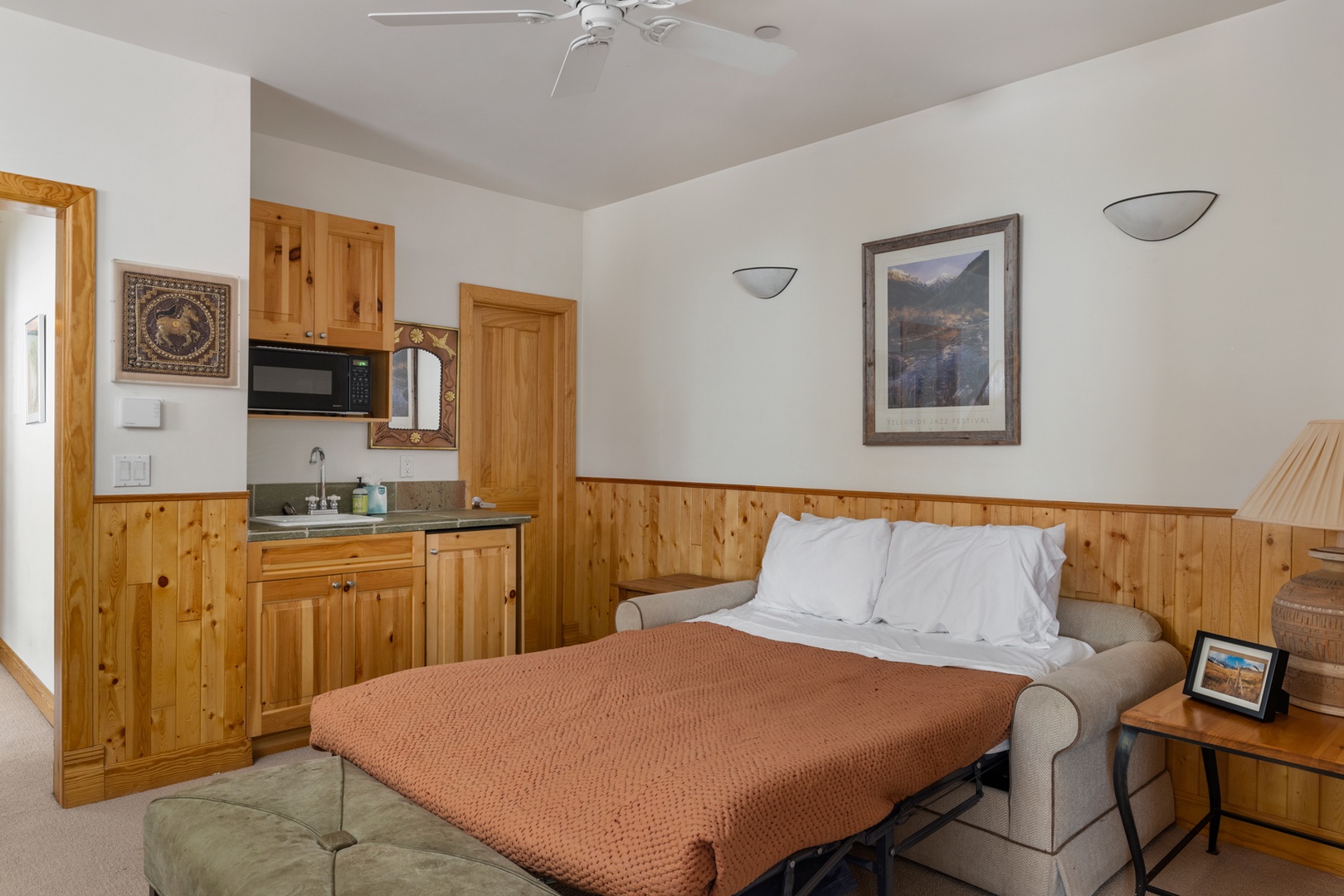 Lower level media room / pull out sofa - sleeping capacity not included in total