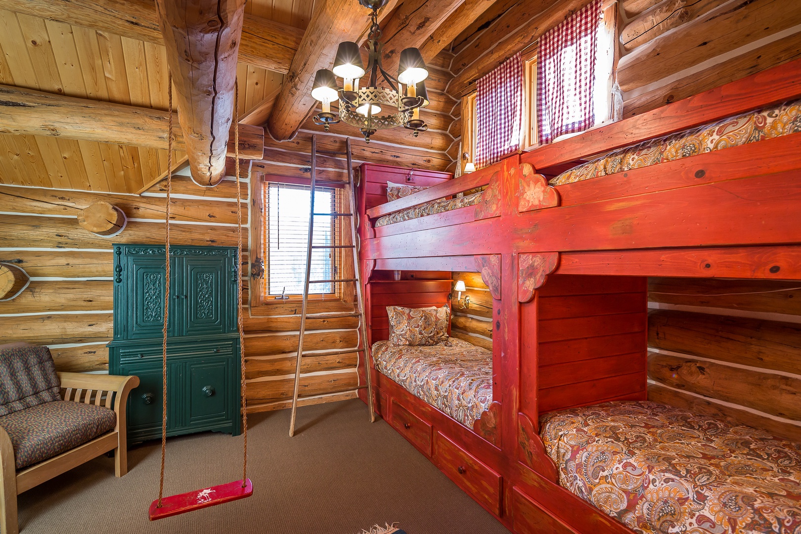 Guest Suite 3 (Upper Level) 4 Twins/2 Bunks