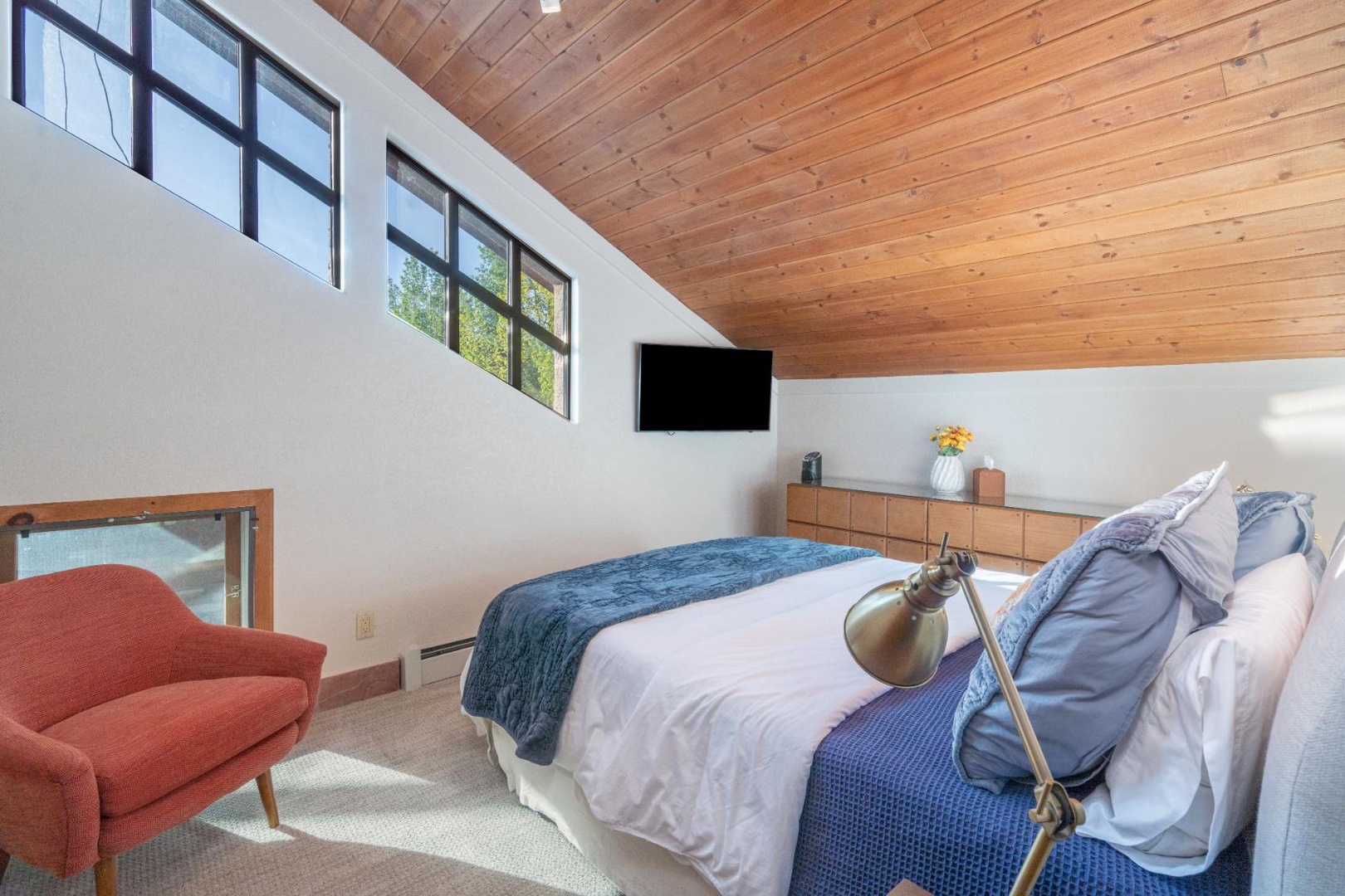 Guest Bedroom 2 - Queen - (Upper Level) AC