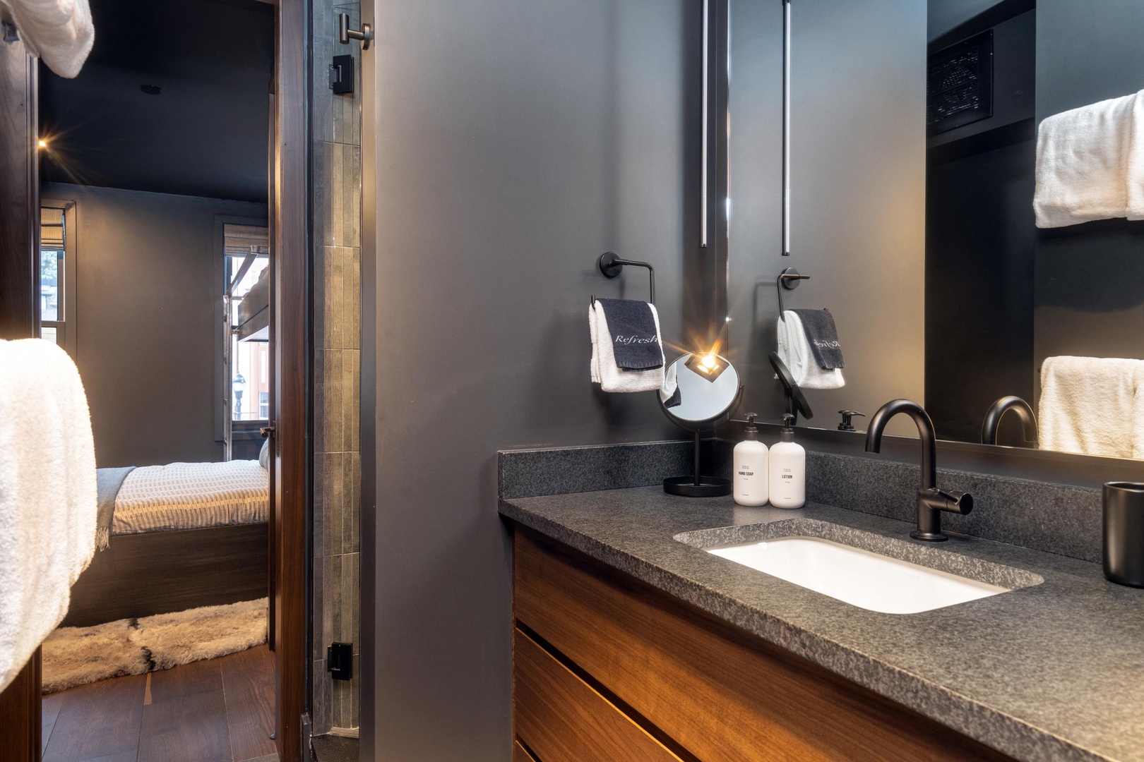 Shared Bath - Bathroom 3