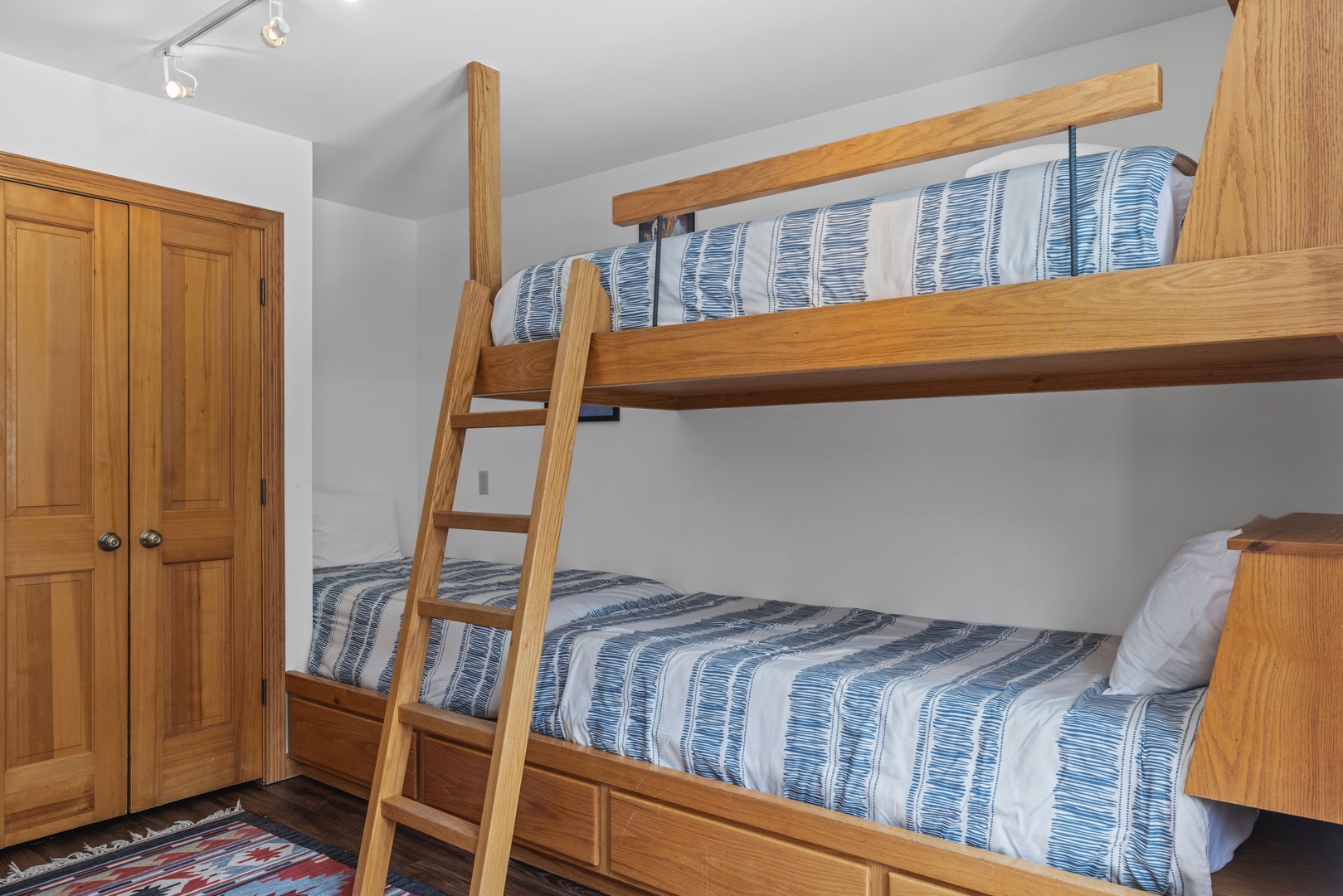 Bedroom 4 - Bunk room - 3 twin beds (lower level is toes to toes)