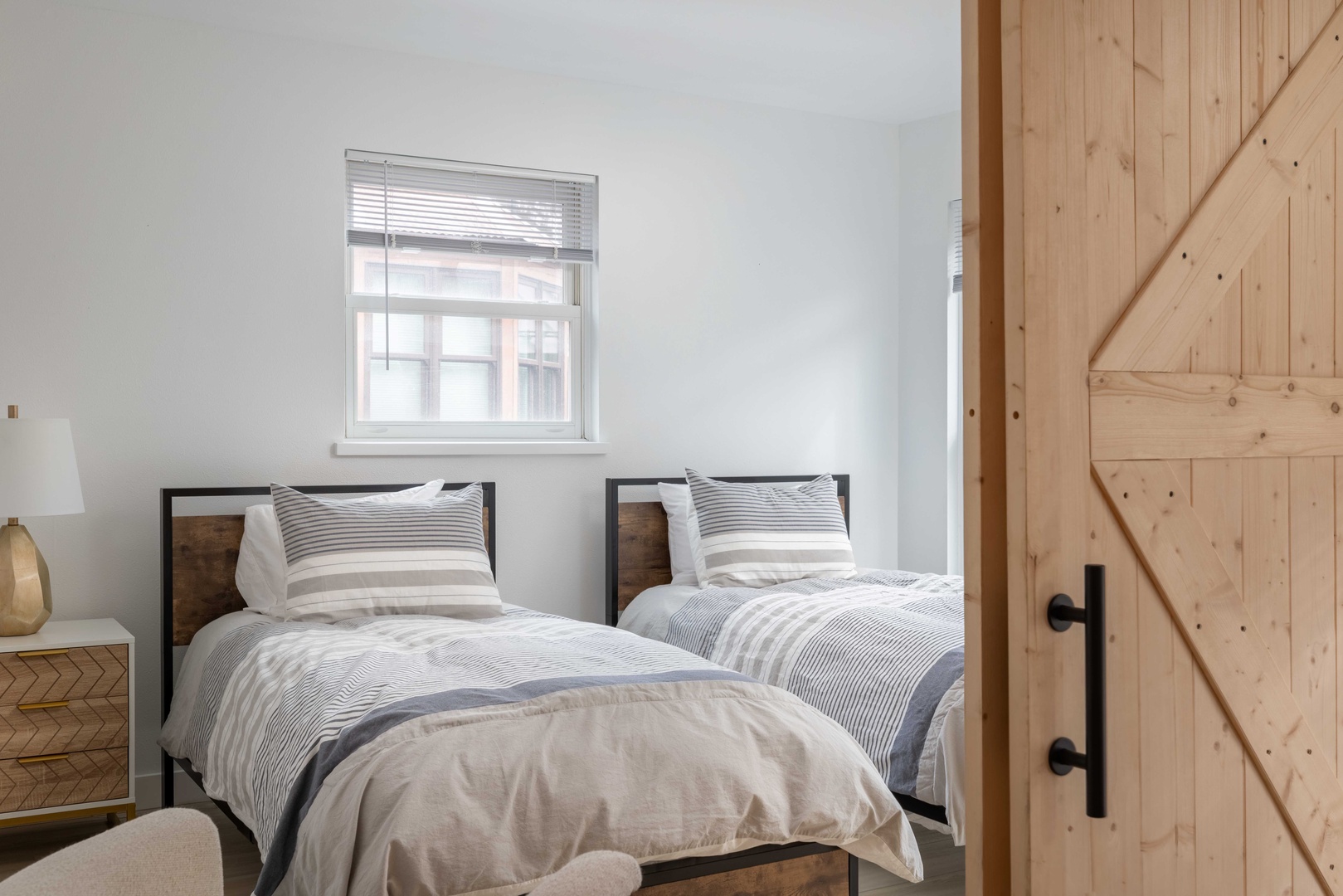 Bedroom 2 - 2 twins that can be converted to king