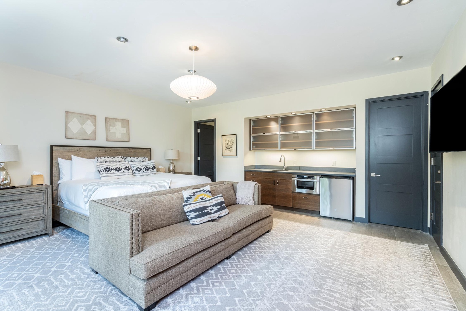 Bedroom 3 - King bed with en suite bath