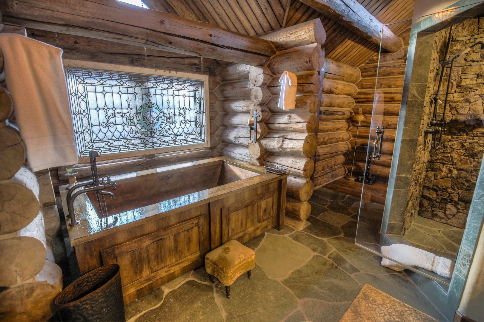 Main Lodge - Primary Suite Bathroom Soaking Tub