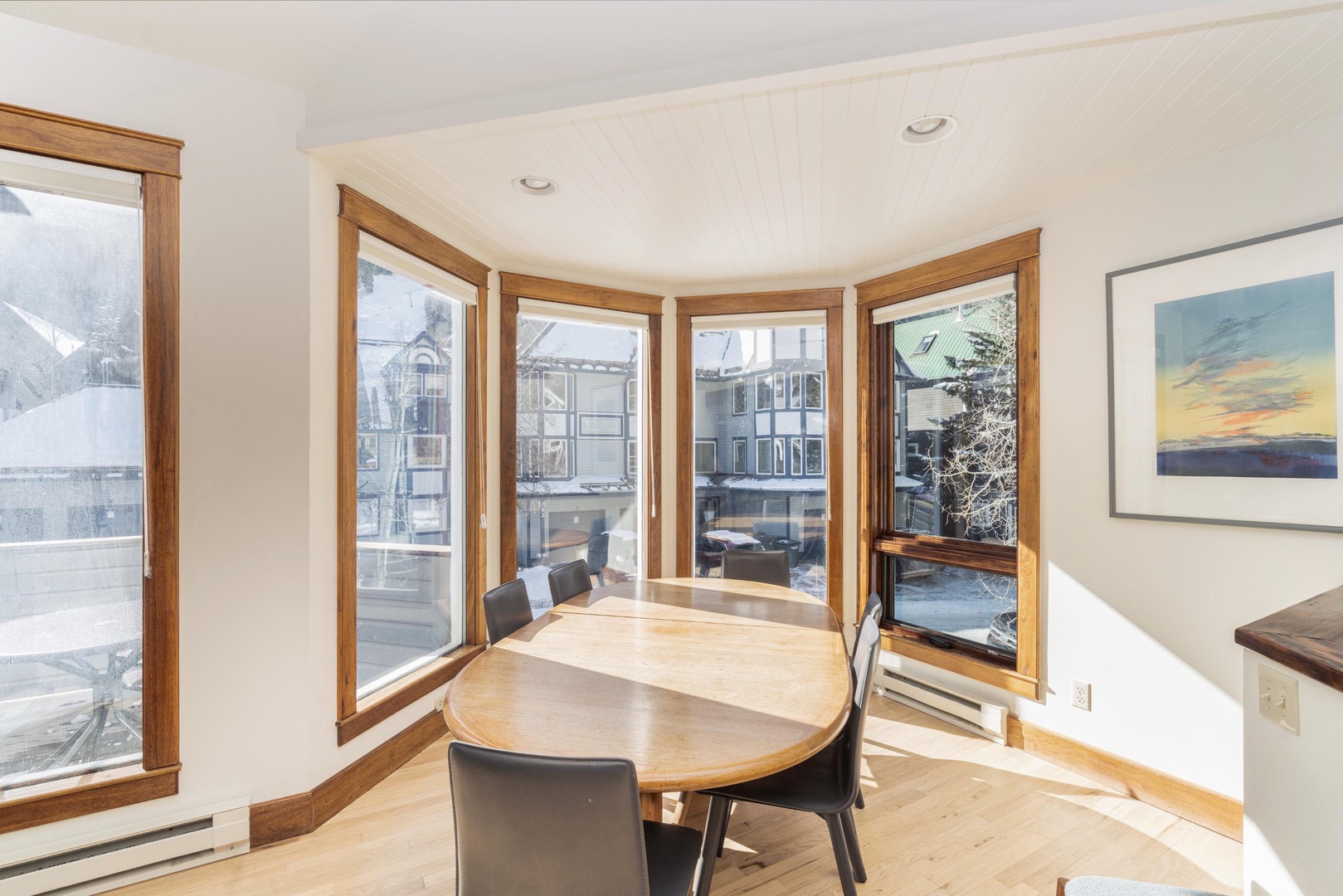 Dining area with seating for 6 or more