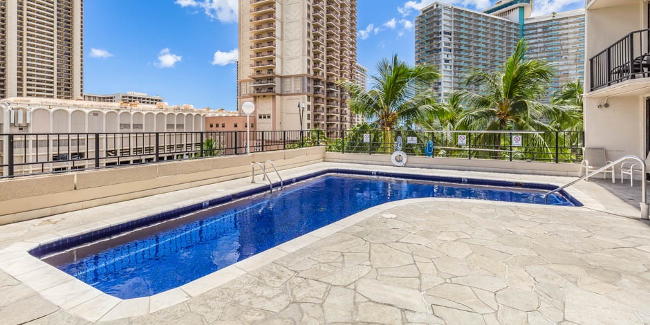 Castle at Palms at Waikiki - Pool Area (15)