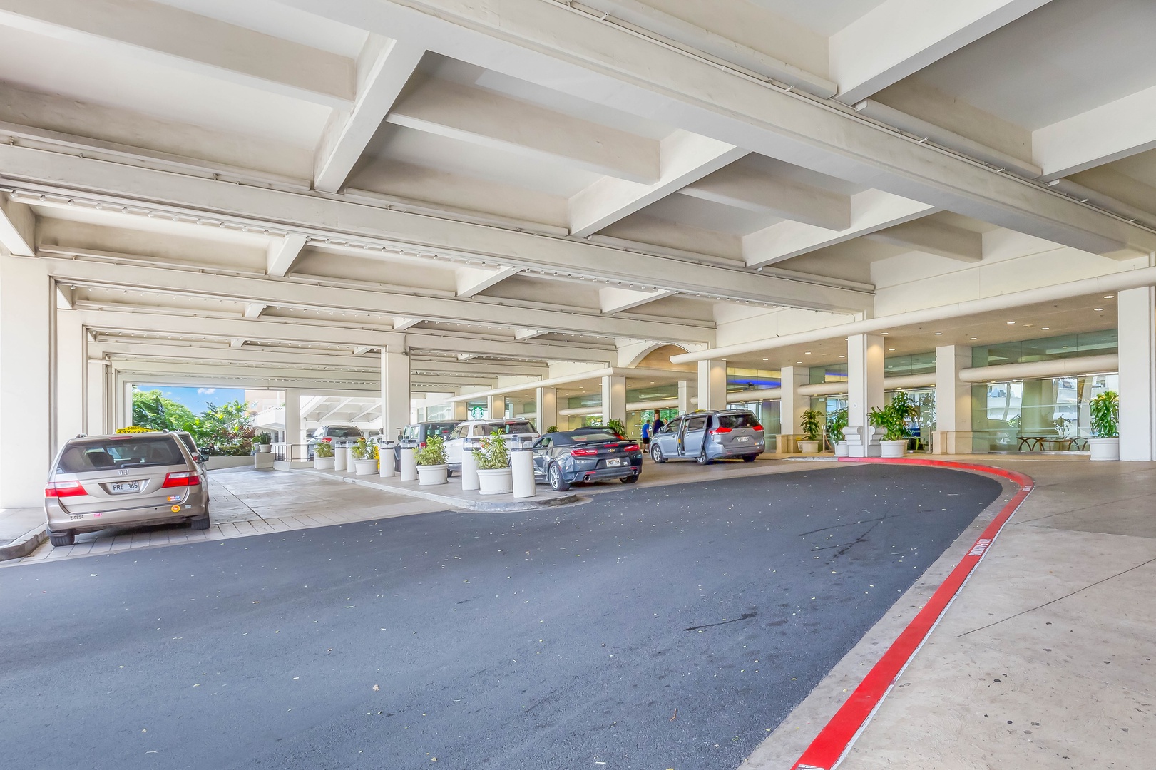 Castle at Ala Moana-Valet Area