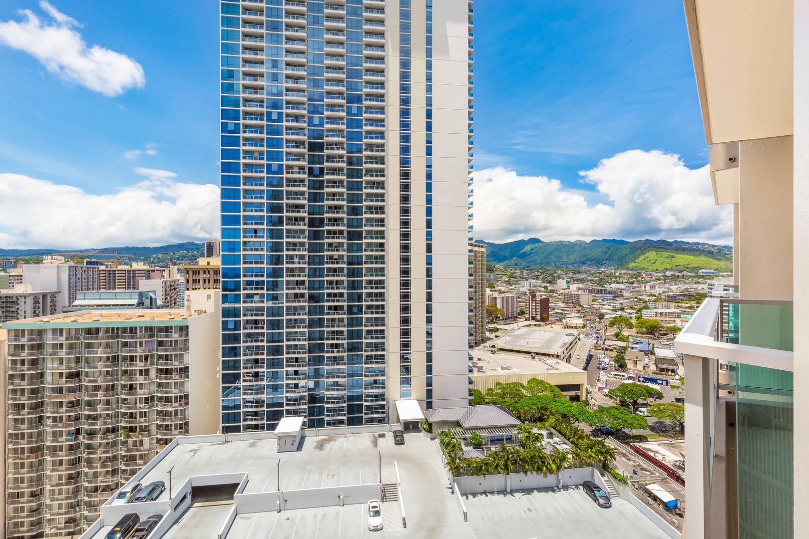 Castle at Ala Moana Hotel 1929-1 Bedroom City View Lanai (14)