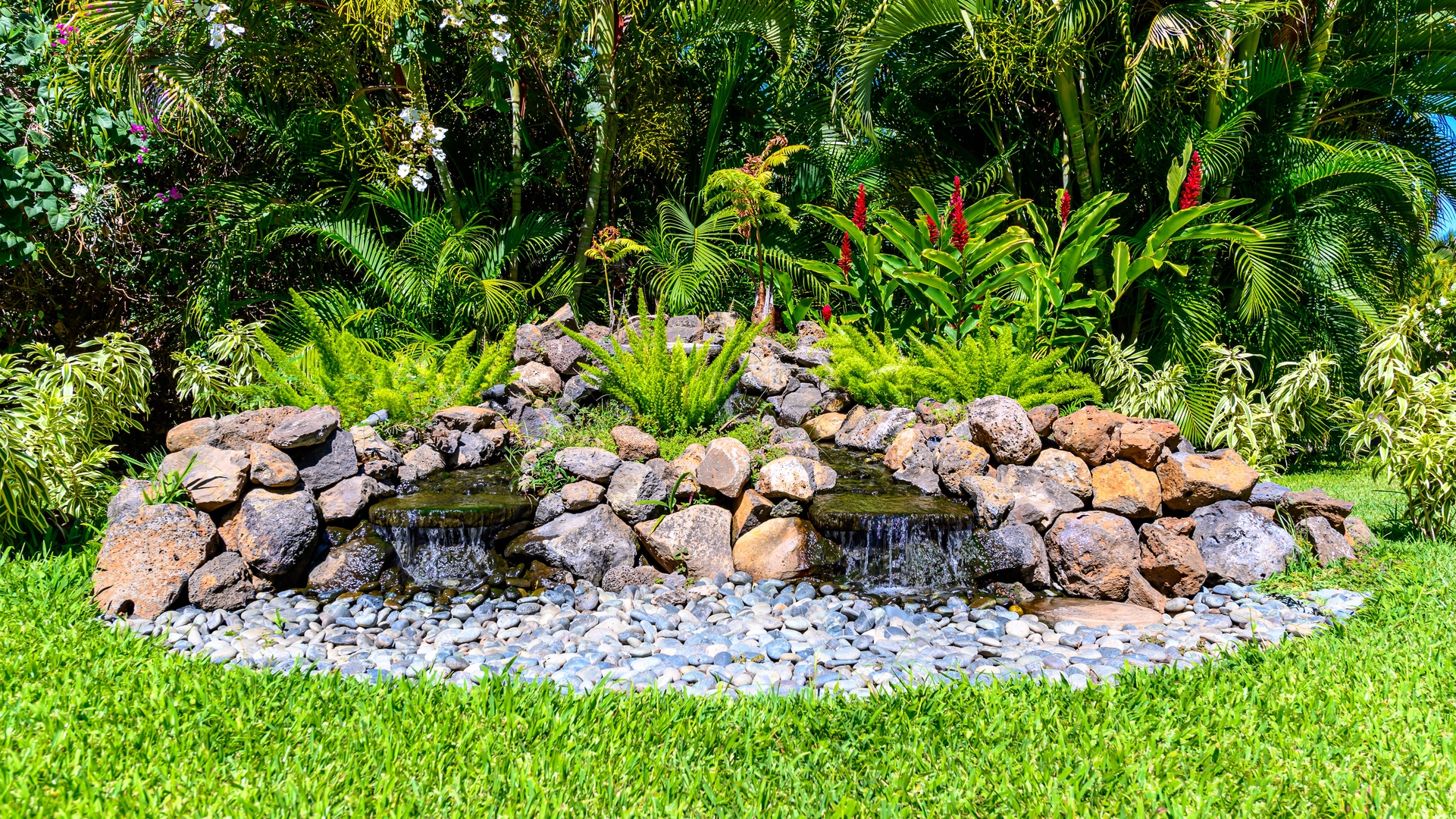 Castle at Maui Banyan - Exterior Landscape