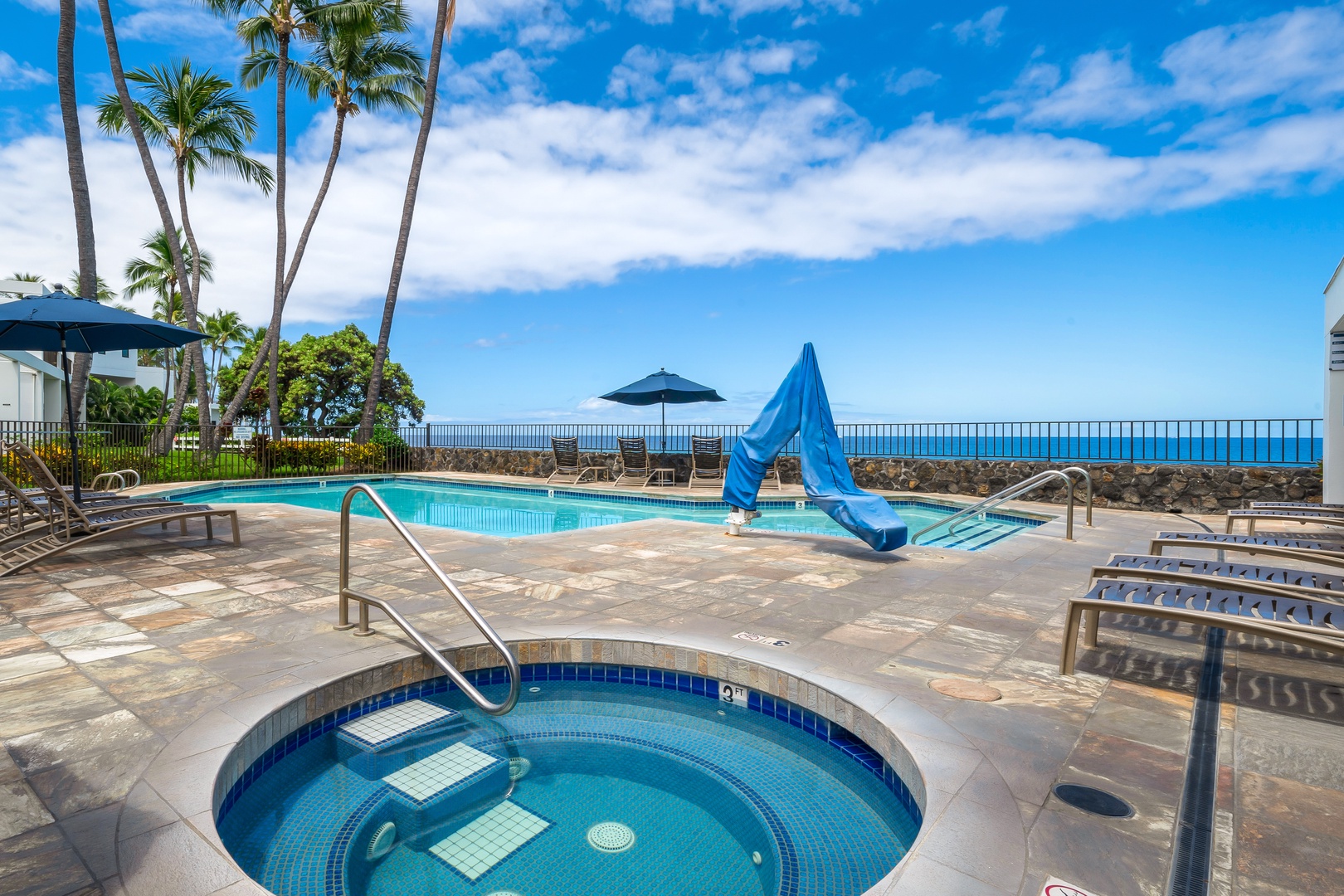 Castle at Royal Sea Cliff - Pool - Jacuzzi Area